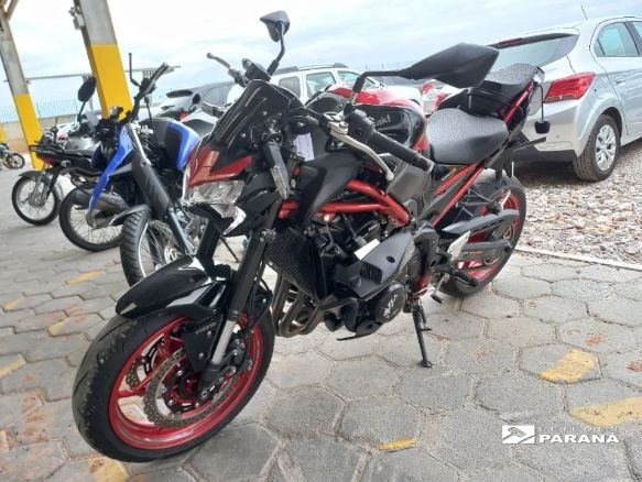 Kawasaki Z900 ANO 2024/2025 